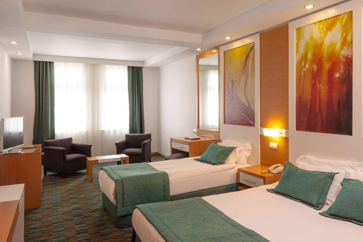 Grand Room, Sea View | Minibar, in-room safe, free cots/infant beds, Internet