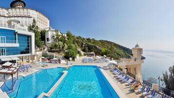 Indoor pool, 2 outdoor pools, pool umbrellas, sun loungers