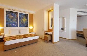 Minibar, in-room safe, free cots/infant beds, Internet