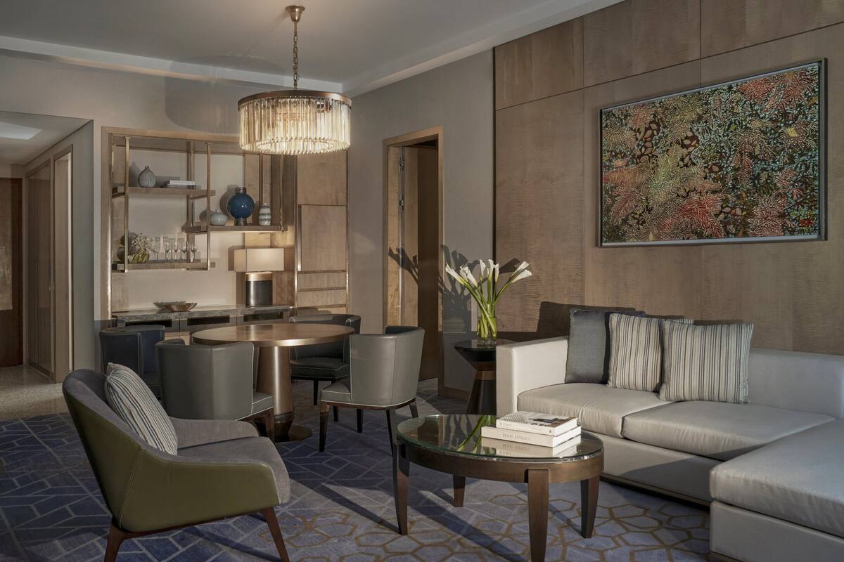 Phòng Suite Royal | 1 phòng ngủ, bộ đồ giường cao cấp, nệm có lớp đệm bông, minibar 