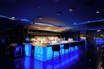 2 bars, lounge dans le hall, bar à cocktails
