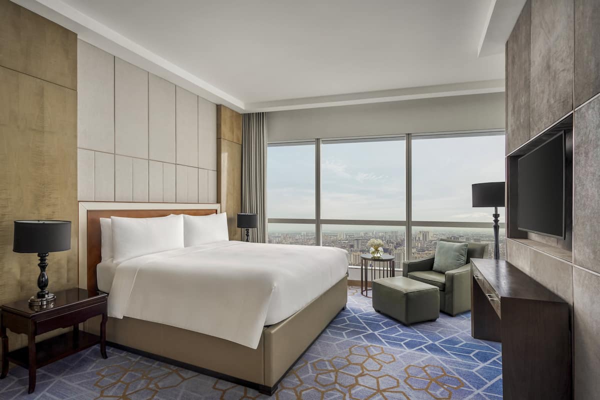 Phòng Suite (Ambassador) | 1 phòng ngủ, bộ đồ giường cao cấp, nệm có lớp đệm bông, minibar 