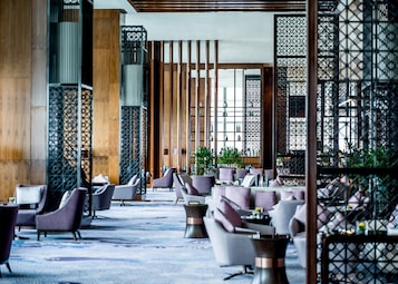 2 quầy bar/khu lounge, lounge tại sảnh, cocktail bar