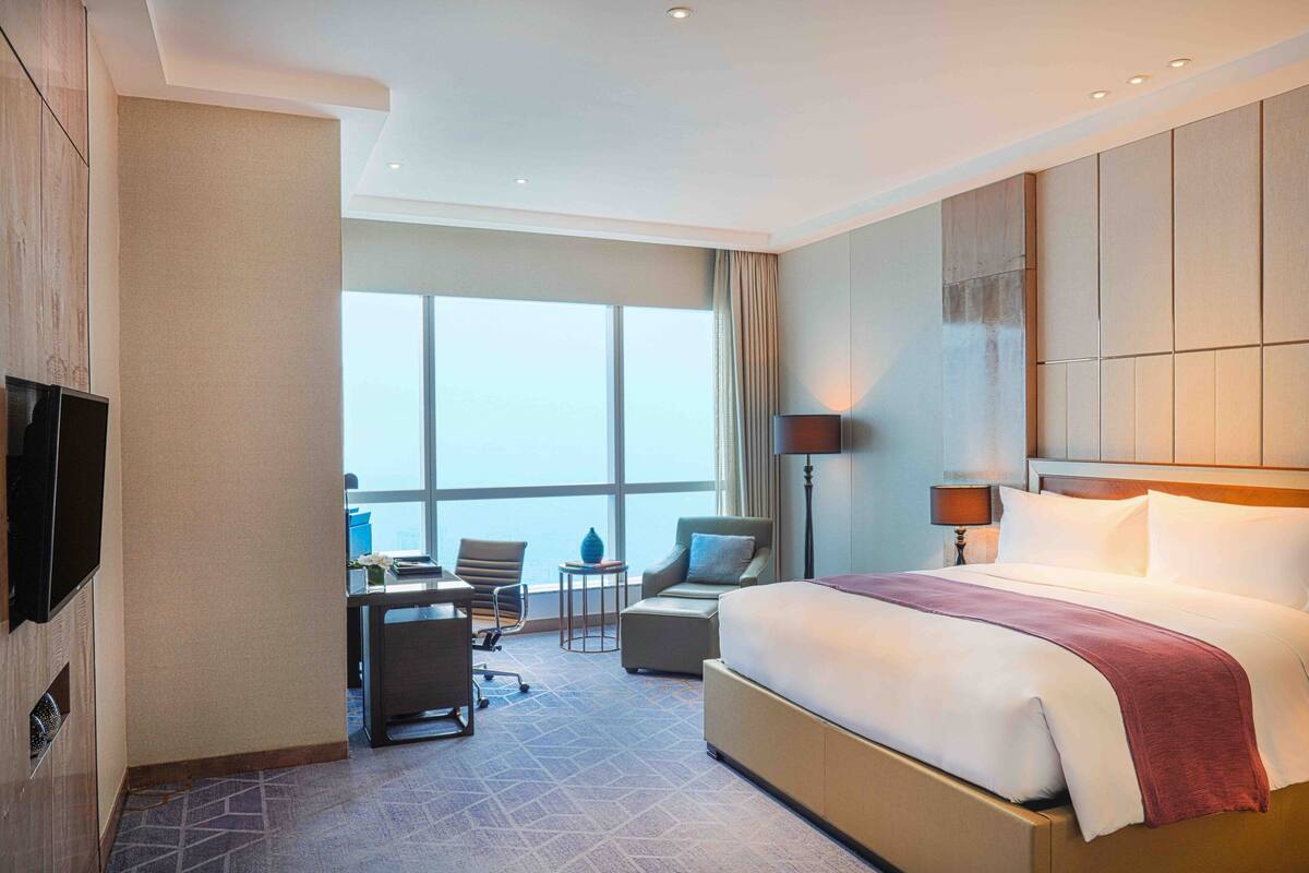 1 phòng ngủ, bộ đồ giường cao cấp, nệm có lớp đệm bông, minibar 
