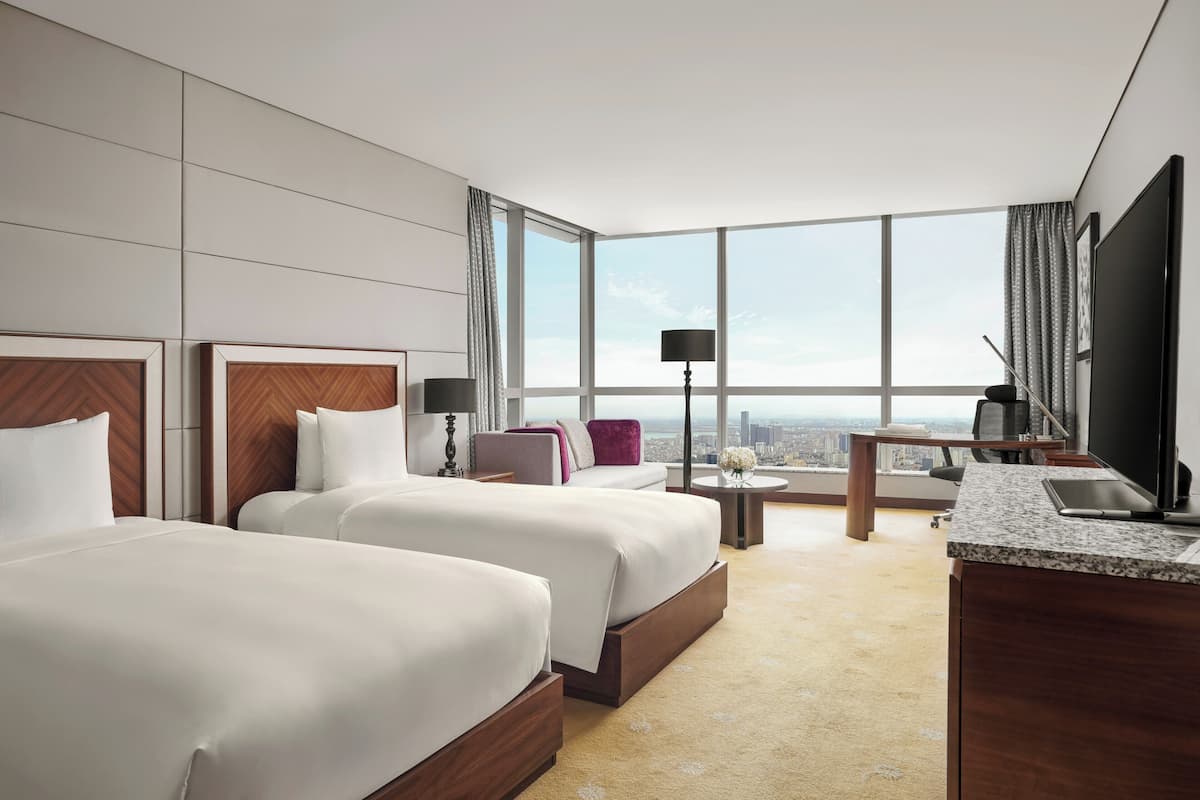 1 phòng ngủ, bộ đồ giường cao cấp, nệm có lớp đệm bông, minibar 