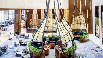 2 bars/lounges, lobby lounge, cocktail bar