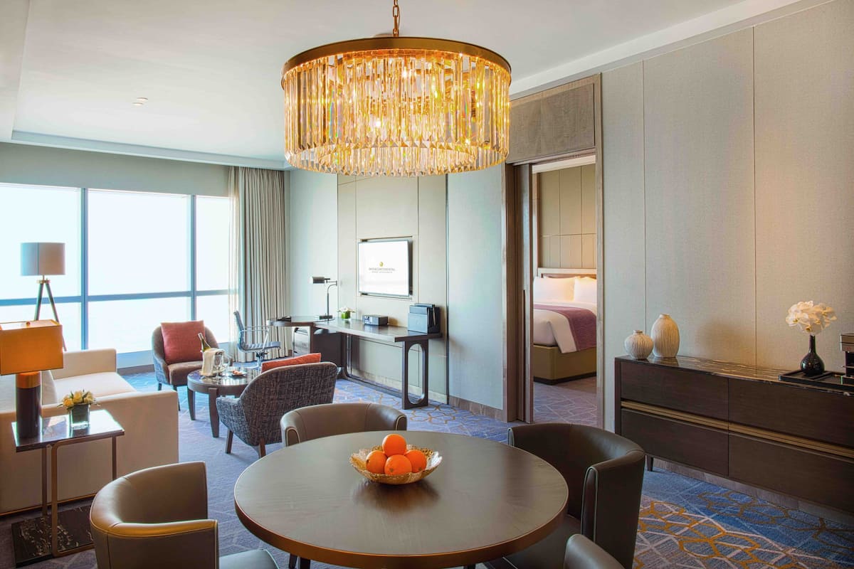 Suite, 1 Bedroom, Club Lounge Access | 1 bedroom, premium bedding, pillowtop beds, minibar