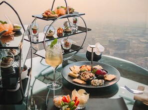 Executive lounge - InterContinental Hanoi Landmark72 by IHG (Hanoi)