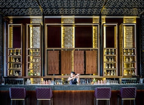 2 Bars/Lounges, Lobby-Lounge, Cocktailbar