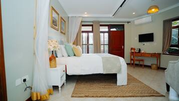 Traditional Chalet | Premium bedding, minibar, in-room safe, desk