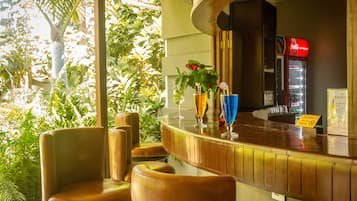 2 bars/lounges, poolside bar