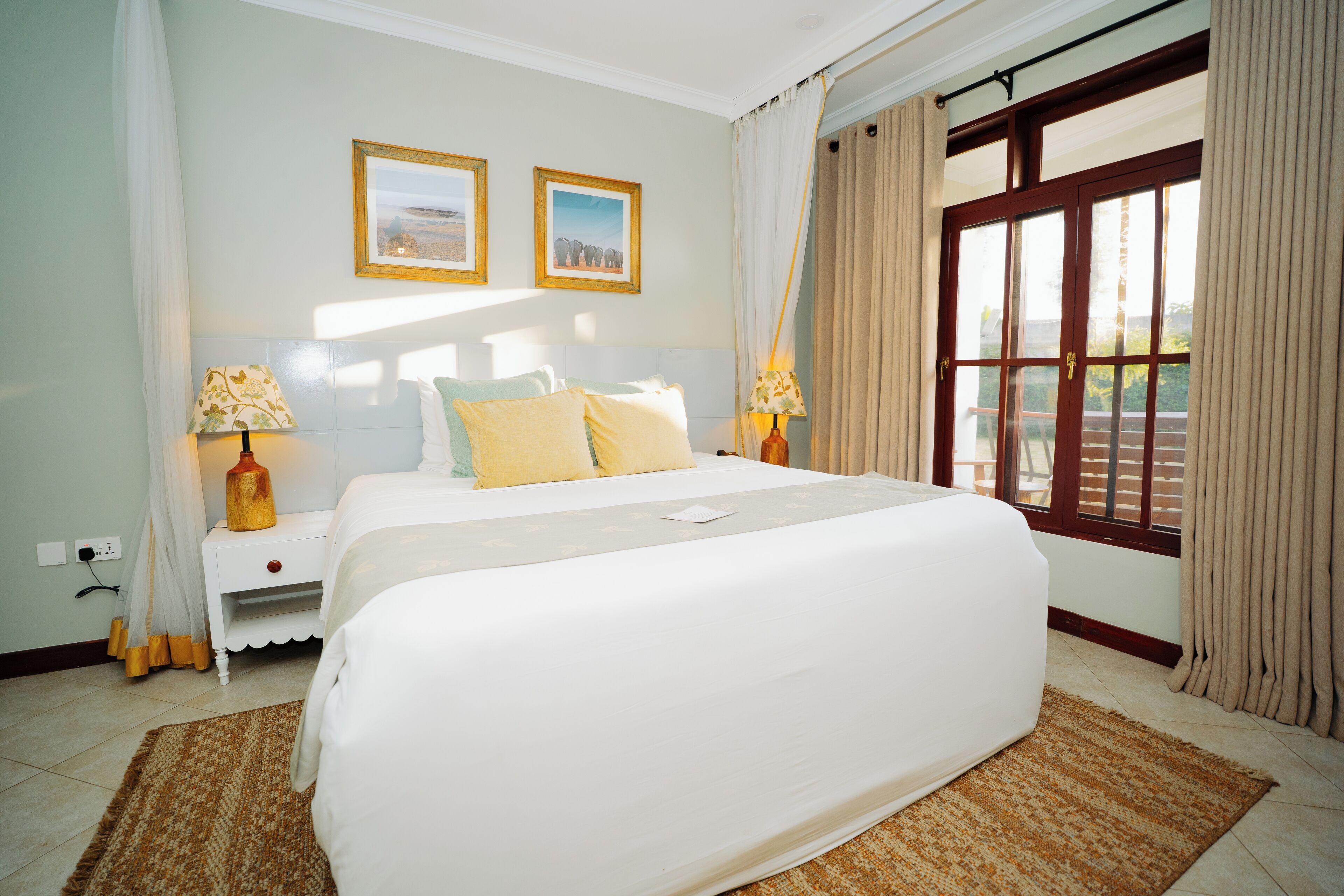Deluxe Room | Premium bedding, minibar, in-room safe, desk