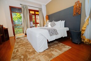 Traditional Chalet | Premium bedding, minibar, in-room safe, desk - Arusha Planet Lodge (Arusha)