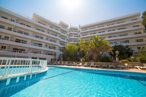 Outdoor pool, pool loungers