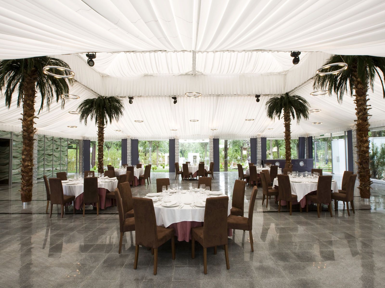 Breakfast, lunch, brunch served; garden views