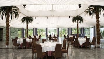Breakfast, lunch, brunch served; garden views