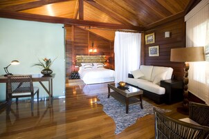 Habitación cuádruple para 2 adultos y 2 niños | Edredones de plumas, colchones viscoelásticos, minibar y caja fuerte