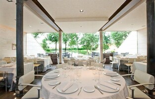 Se sirven desayunos, almuerzos y brunch (con vistas al jardín) 