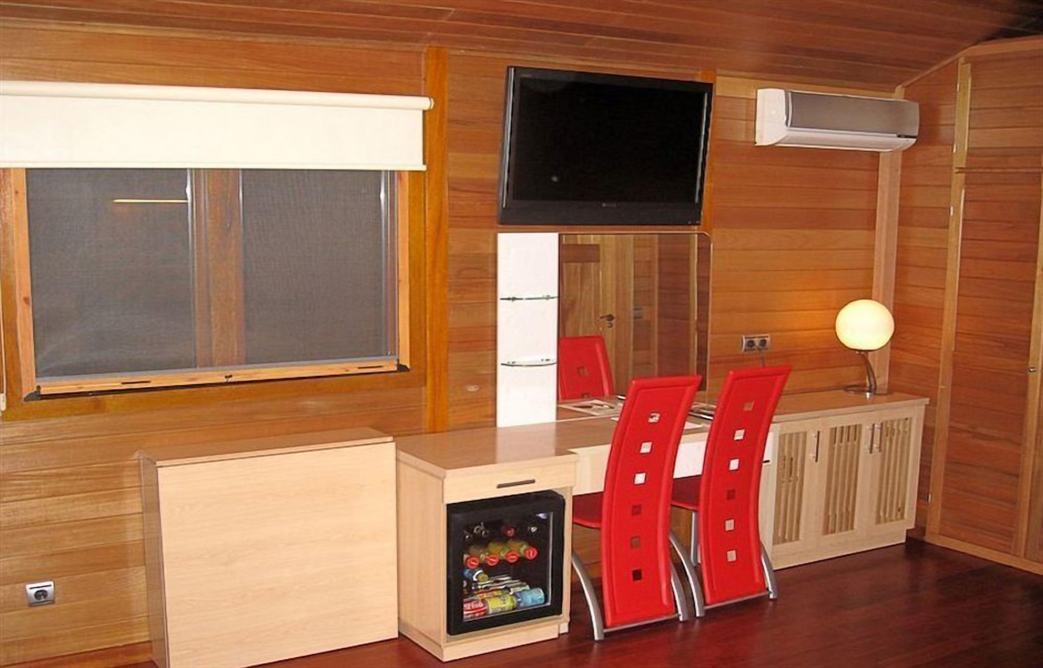 down duvets, memory-foam beds, minibar, in-room safe