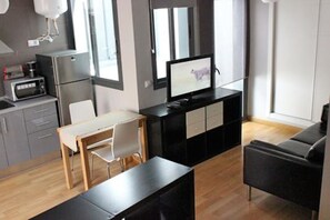 Basic Studio with Kitchen (extra beds not available) | Living area - Apartamentos San Pablo (Málaga)