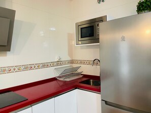 City Apartment, 1 Bedroom, Kitchen, Annex Building | Bathroom | Shower, hair dryer, towels - Apartamentos San Pablo (Málaga)
