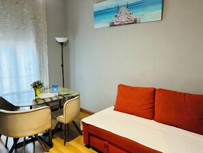 Standard-huoneisto, 1 makuuhuone, keittiö | Yksilöllisesti sisustettu, yksilöllisesti kalustettu