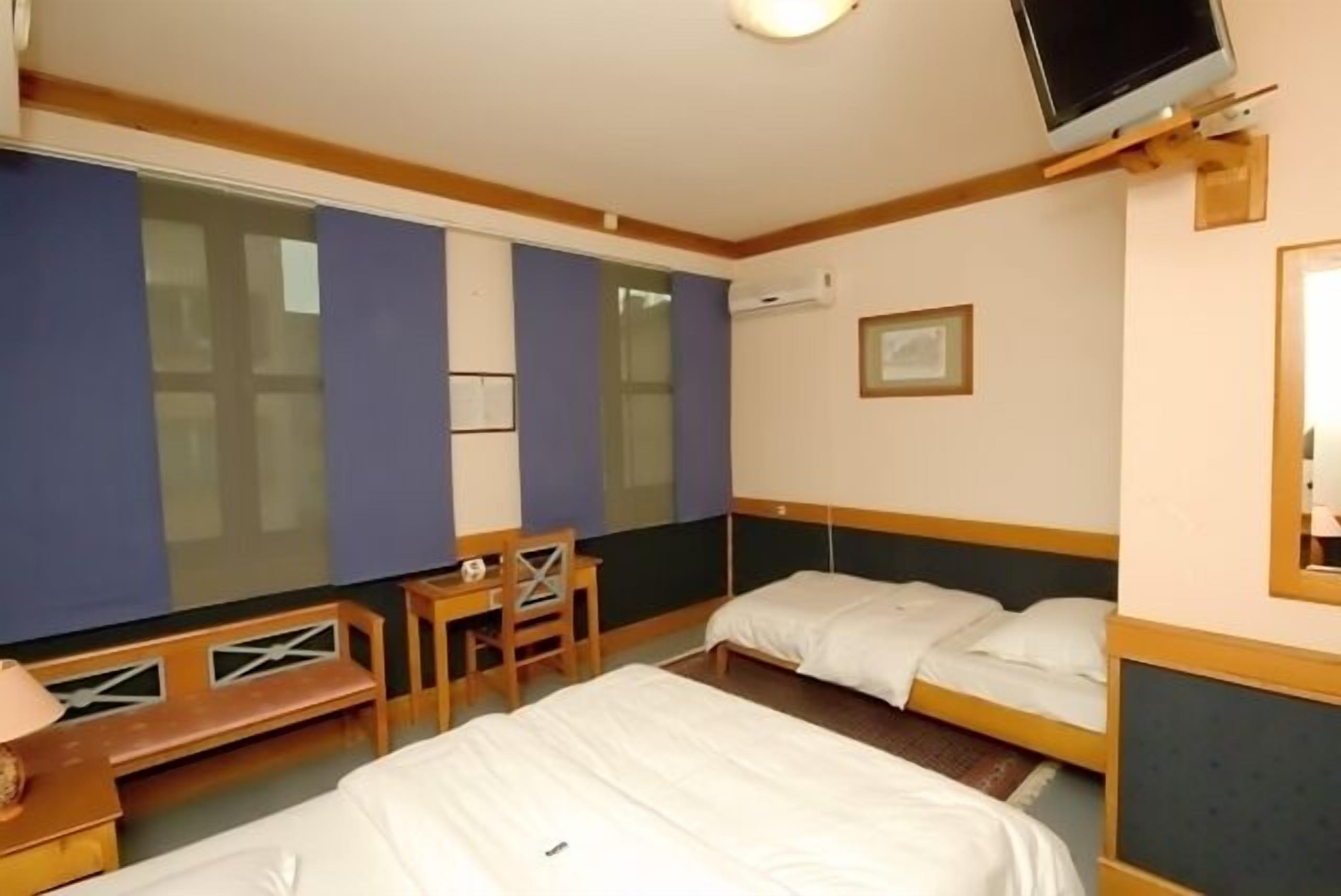 minibar, in-room safe, individually decorated, individually furnished