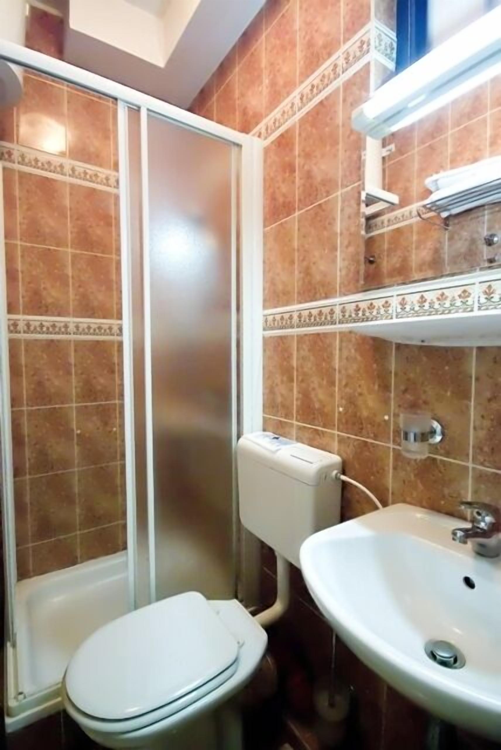 triple room | bathroom | shower, rainfall showerhead, towels