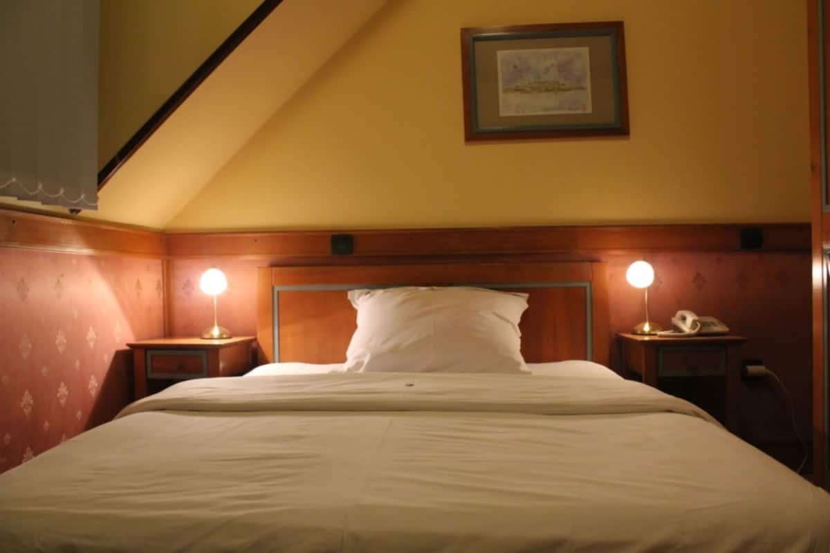 Economy Double Room | Minibar, in-room safe, individually decorated, individually furnished