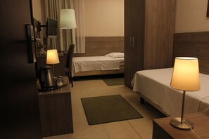 Twin Room, 2 Twin Beds | Minibar, in-room safe, individually decorated, individually furnished