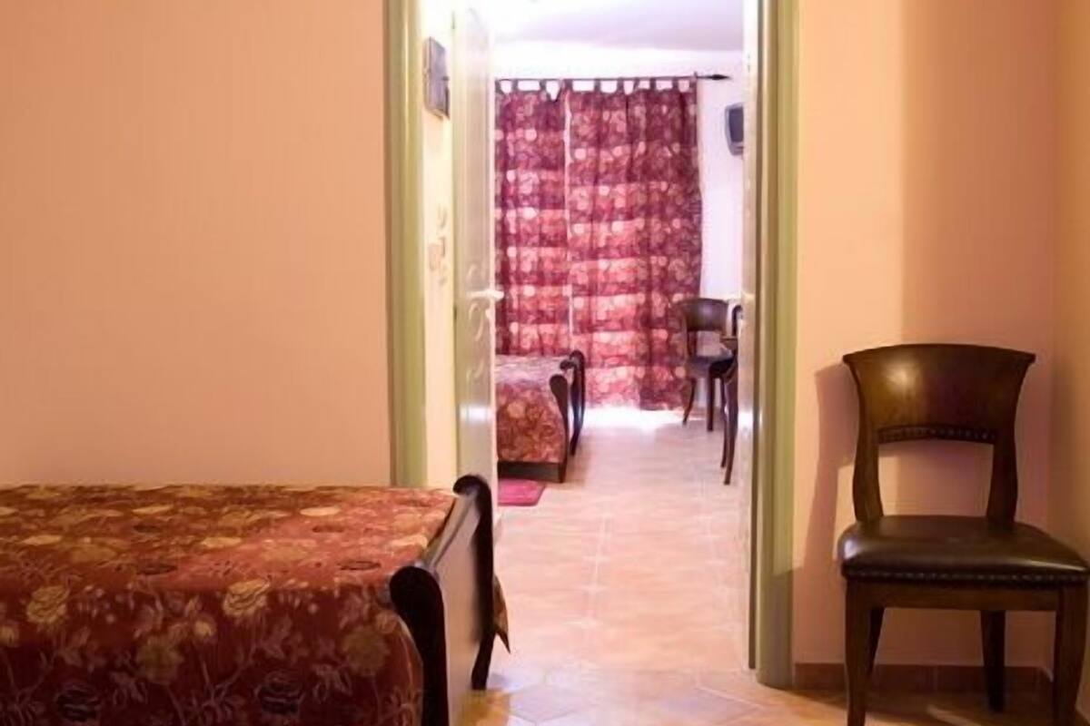 In-room safe, desk, free WiFi