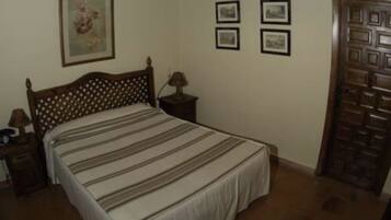 Free cots/infant beds, rollaway beds, free WiFi, bed sheets