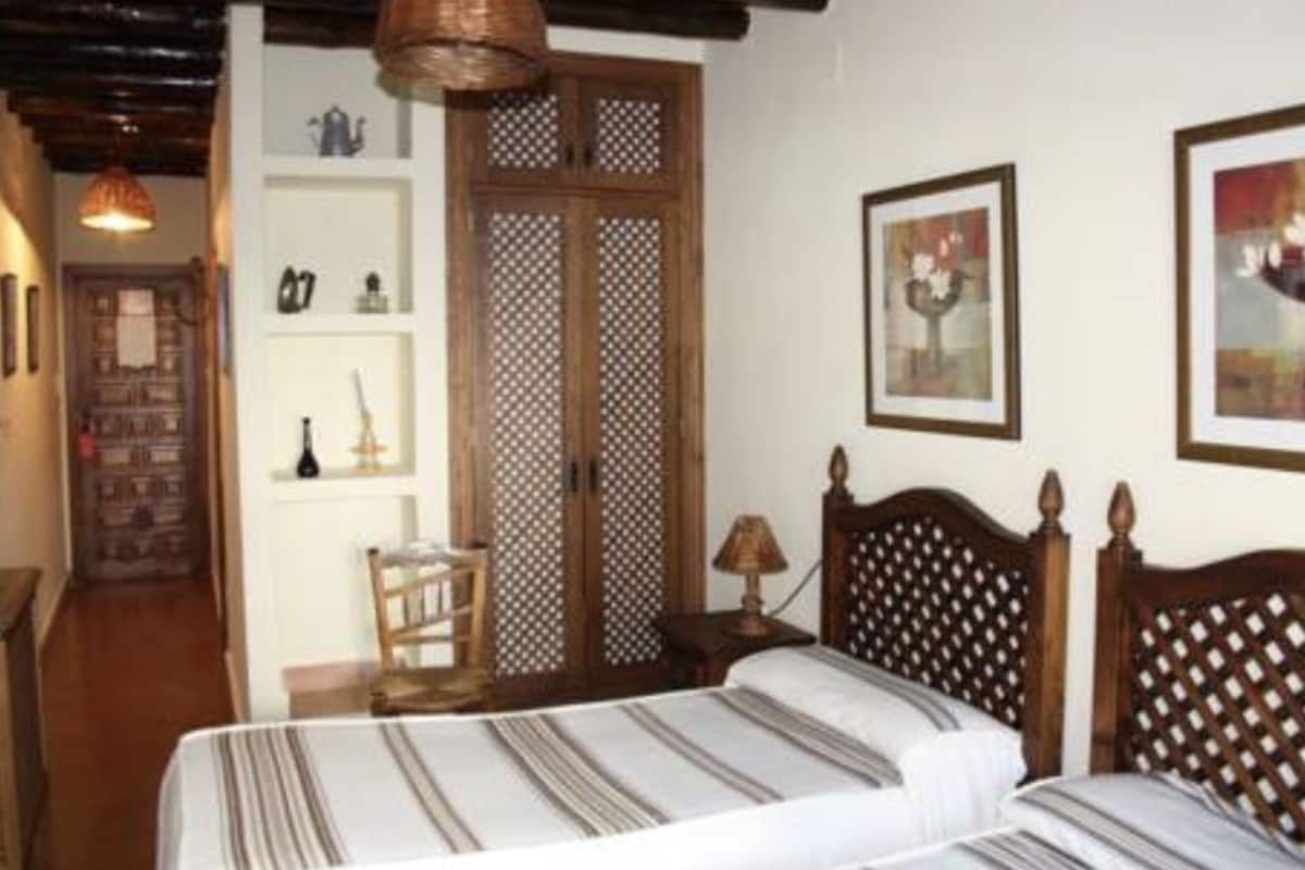 Free cots/infant beds, rollaway beds, free WiFi, bed sheets