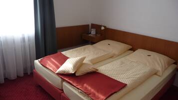 Roupas de cama premium, cofres nos quartos, individualmente mobiliados