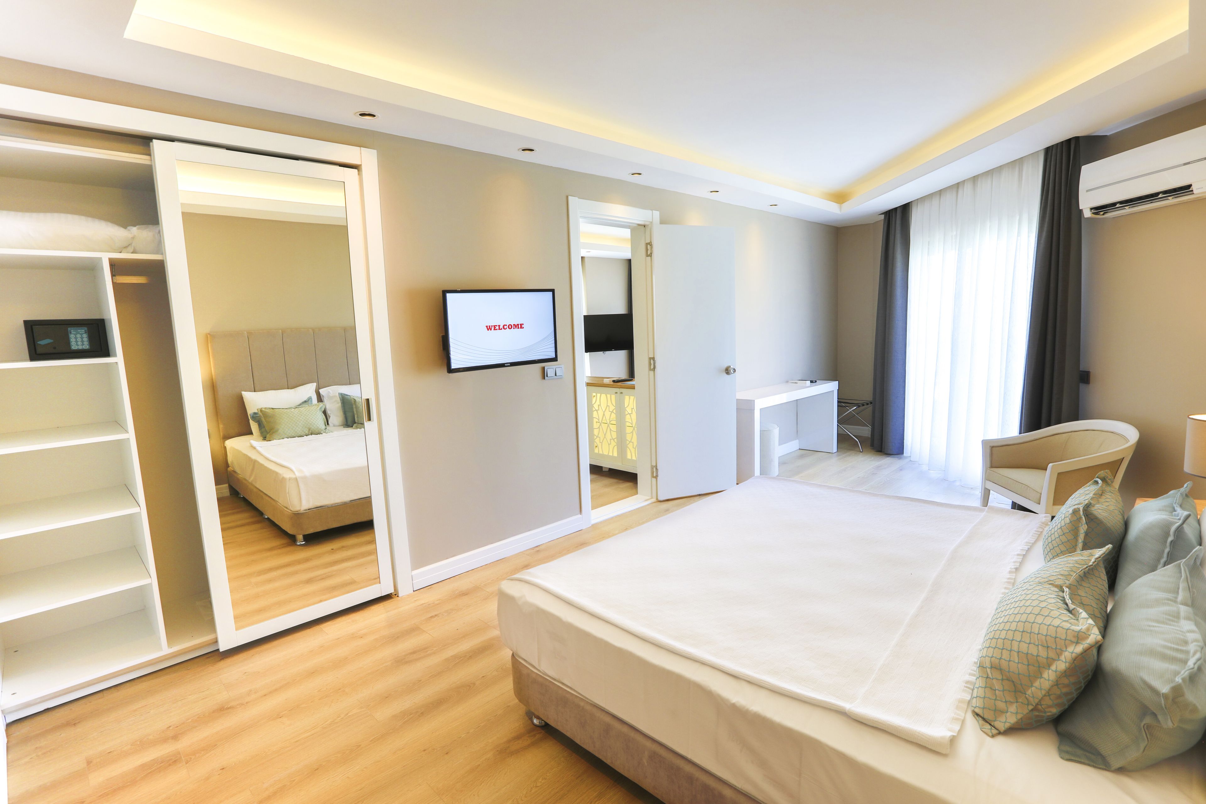 suite, sea view | minibar, in-room safe, desk, free cots/infant beds