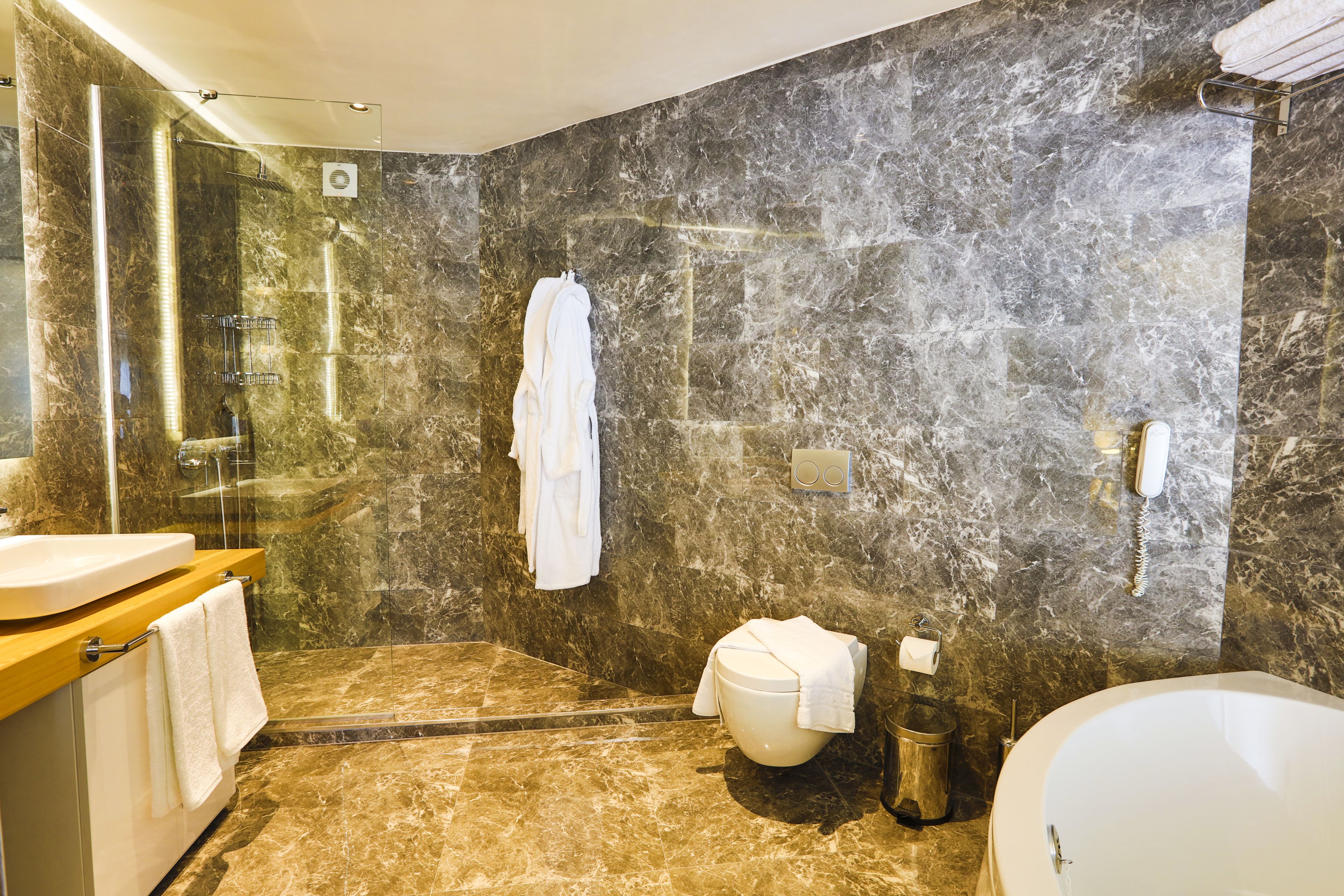suite, sea view | bathroom | rainfall showerhead, free toiletries, hair dryer, bathrobes