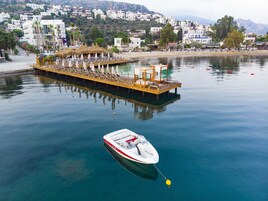 Spiaggia privata, cabine da spiaggia gratuite, lettini da mare