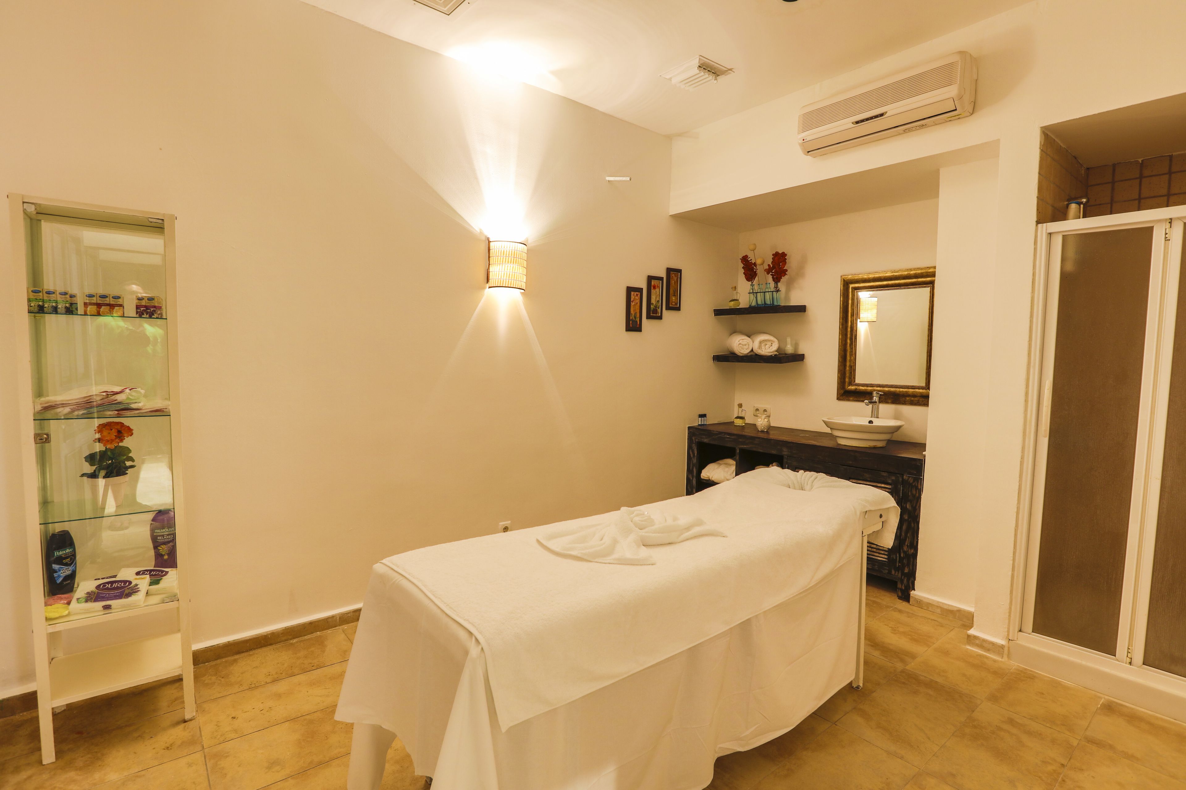 turkish bath/hammam, aromatherapy, body scrubs, 2 treatment rooms