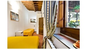 Apartment 2 Bedroom (6 People, Via Guelfa) | Desk, rollaway beds (surcharge), WiFi (surcharge) - Max Apartments (Florence)
