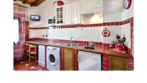 Basic Studio Apartment (4 People, Via Guelfa) | Desk, rollaway beds (surcharge), WiFi (surcharge) - Max Apartments (Florence)