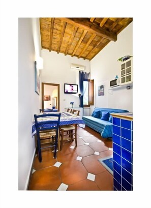 Schreibtisch, Zustellbetten, WLAN