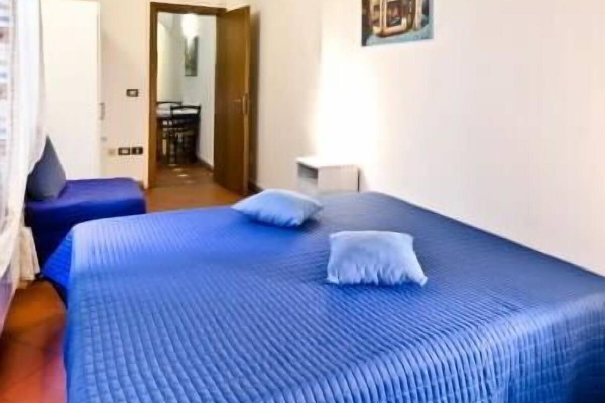 Apartment 2 Bedroom (6 People, Via Guelfa) | مكتب وأسرّة قابلة للطي وواي فاي
