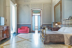 Suite | Biancheria da letto di alta qualità, minibar, una cassaforte in camera