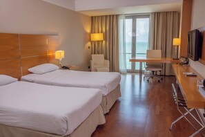 Deluxe Double Room, 1 Bedroom, Mountain View | Minibar, in-room safe, desk, laptop workspace - Anemon Kent Ordu Hotel (Ordu)