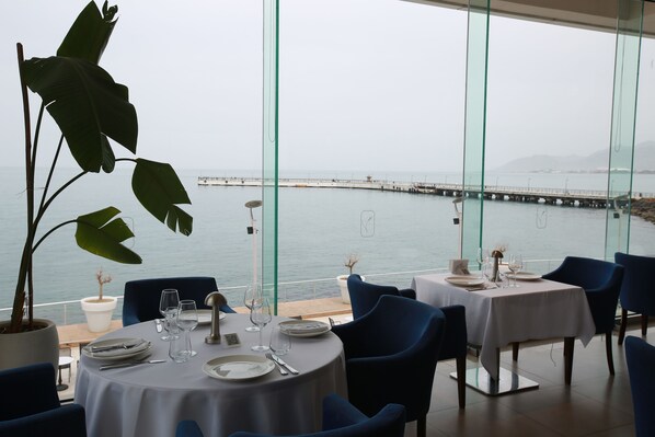 Se sirven comidas, cenas y cocina italiana