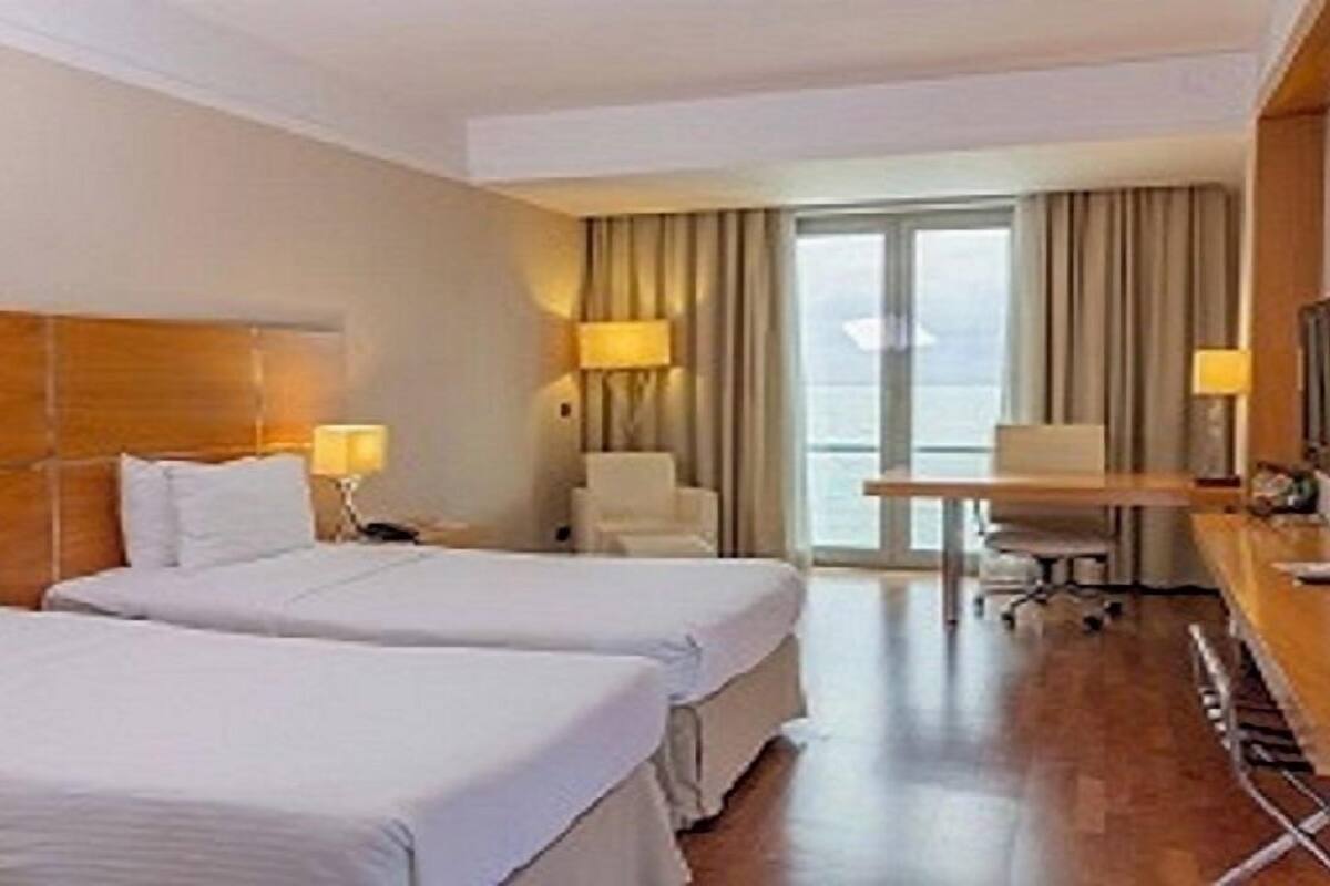 superior double or twin room, 1 bedroom | minibar, in-room safe, desk, laptop workspace