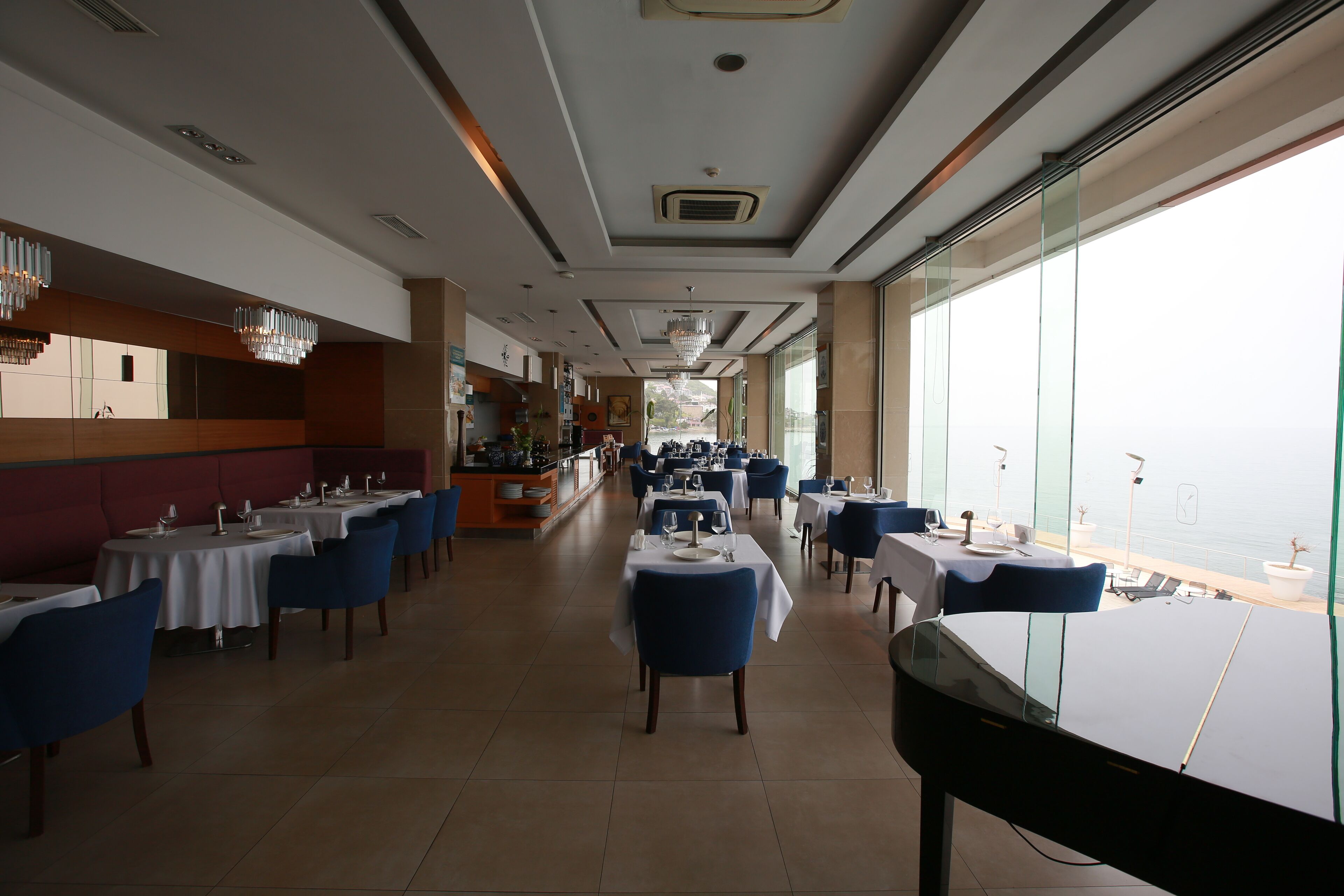 lunch and dinner served, italian cuisine