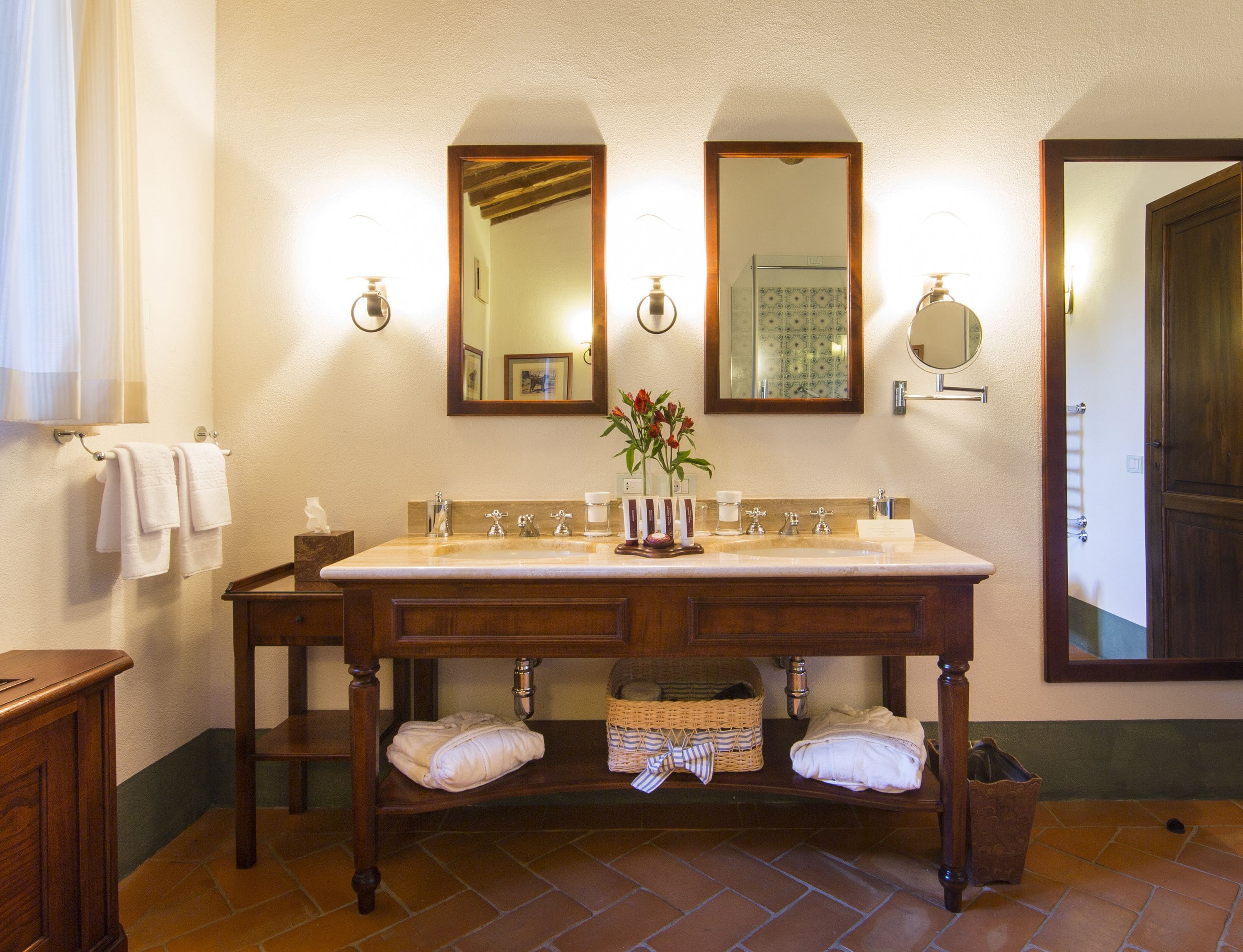 suite (riserva) | bathroom | shower, rainfall showerhead, hair dryer, bathrobes