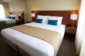 Minibar, in-room safe, desk, soundproofing - Quest Bendigo Central (Bendigo)