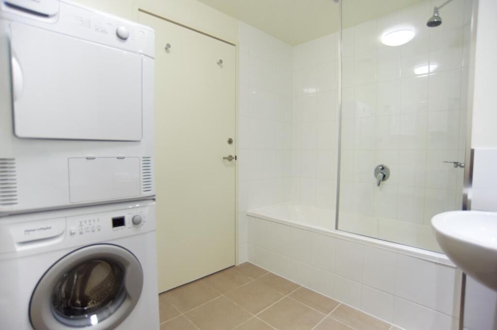 shower, free toiletries, towels